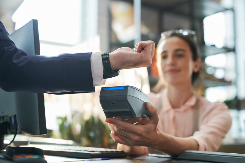 Pagamento por aproximação: conheça as tendências e as oportunidades para empresas e fintechs