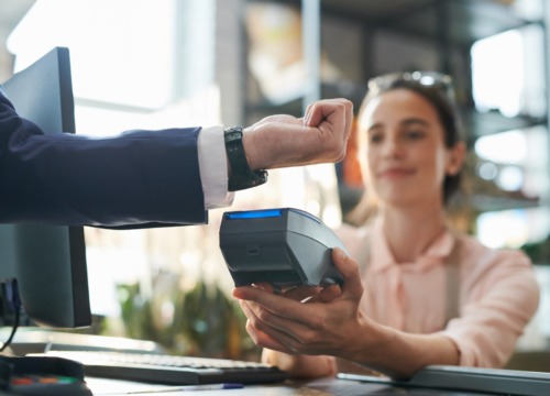 Pagamento por aproximação: conheça as tendências e as oportunidades para empresas e fintechs