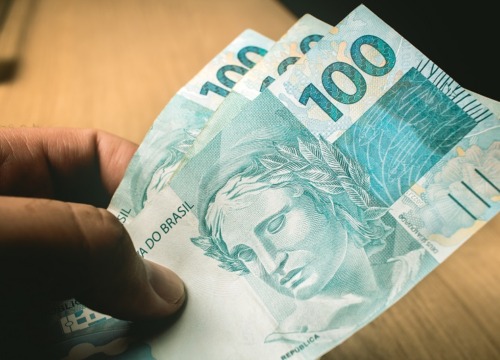 Desbancarizados no Brasil: como a queda neste número impacta o seu negócio?